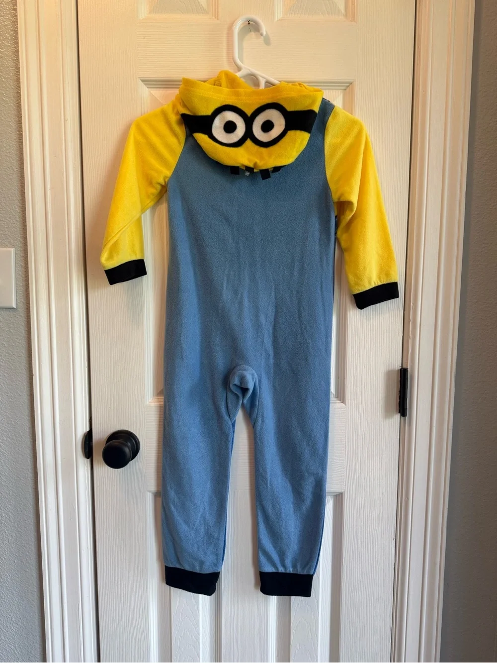 Minions Kids One-Piece Hooded Sleepwear or Costume - Size 6